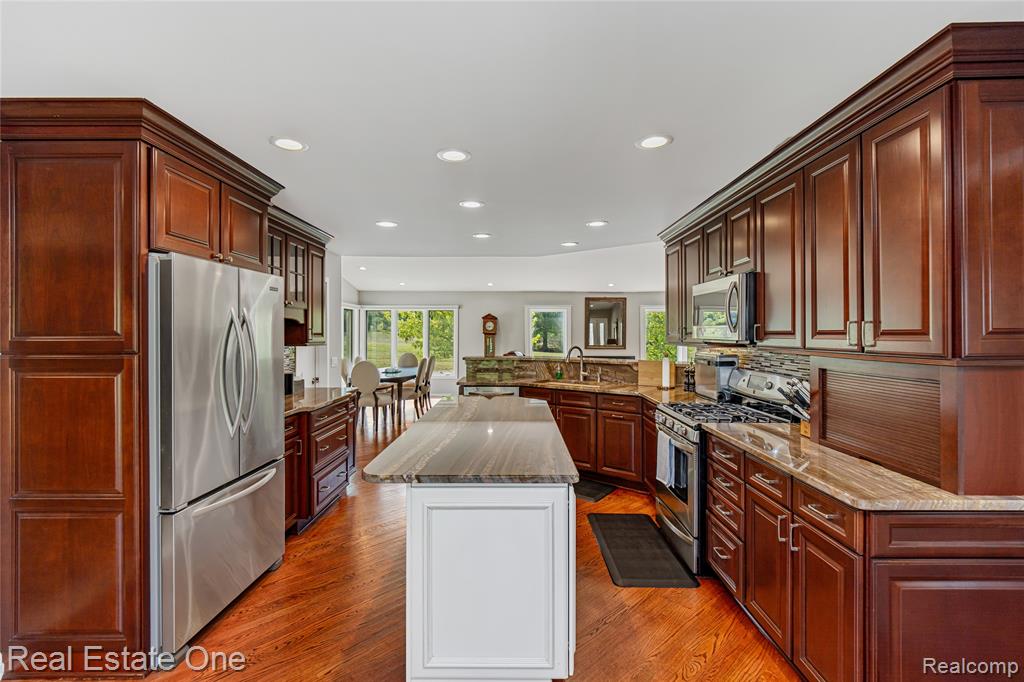 4261 Lakeridge Court, Bloomfield Hills, MI 48302 — Photo 24