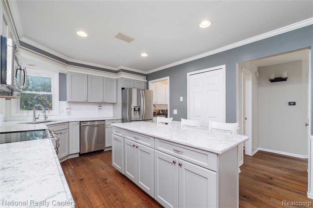 9859 Aylebury Drive, South Lyon, MI 48178 — Photo 24