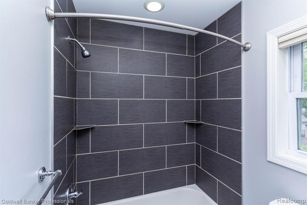 829 N Dorchester Avenue, Royal Oak, MI 48067 — Photo 38