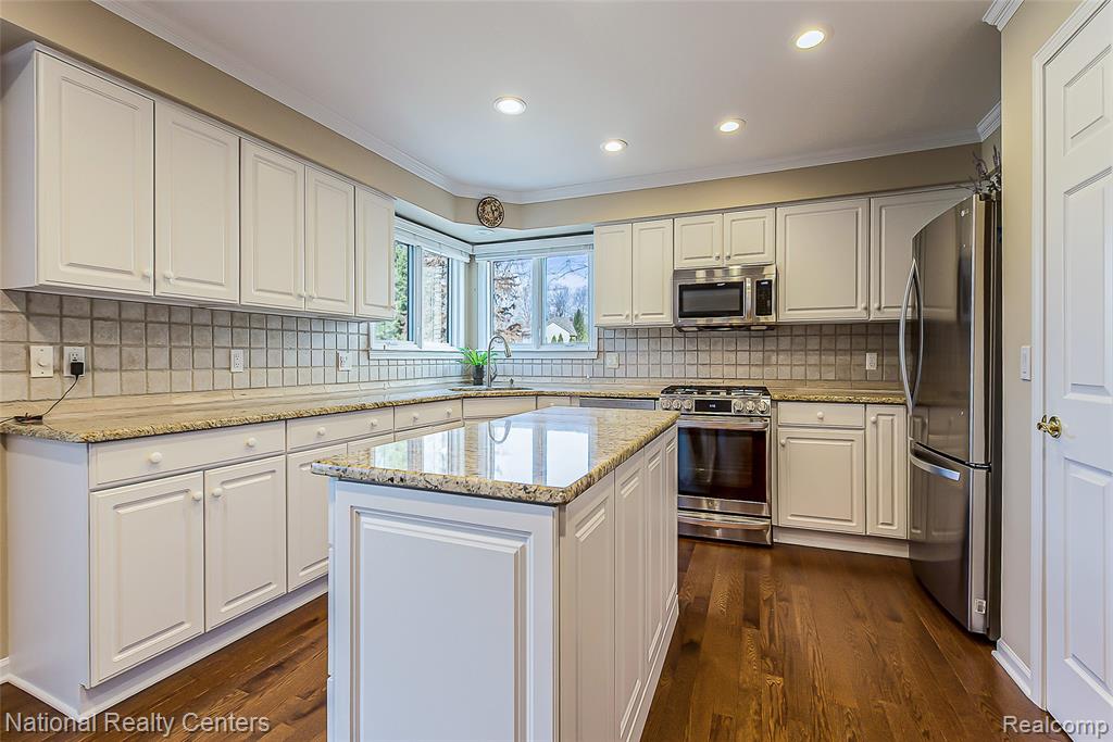 5451 Wentworth Drive, Commerce Twp, MI 48382 — Photo 12
