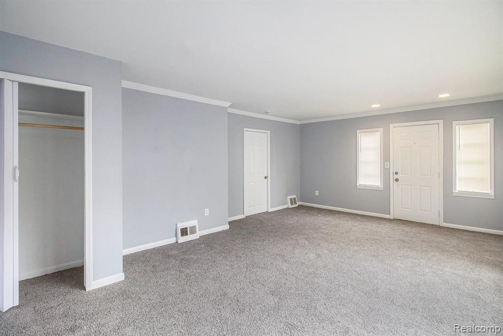 570 E KENNETT Road, Pontiac, MI 48340 — Photo 13