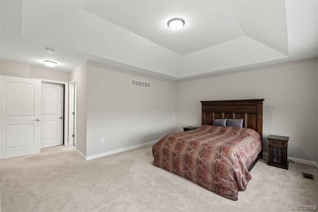 4882 E Stonegate Circle, Lake Orion, MI — Photo 25