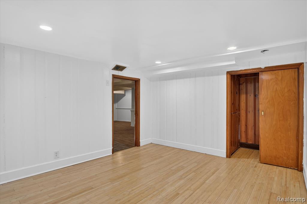 18671 Huntington Avenue, Harper Woods, MI 48225 — Photo 32