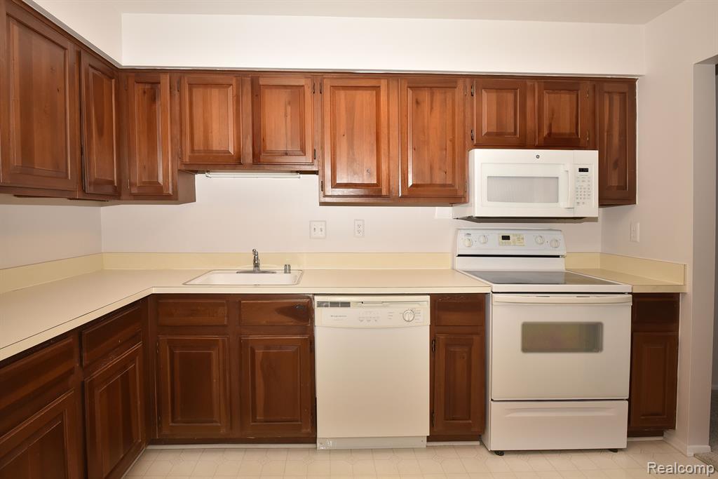 30475 W 14 Mile Rd, 74, Farmington, MI 48334 — Photo 11
