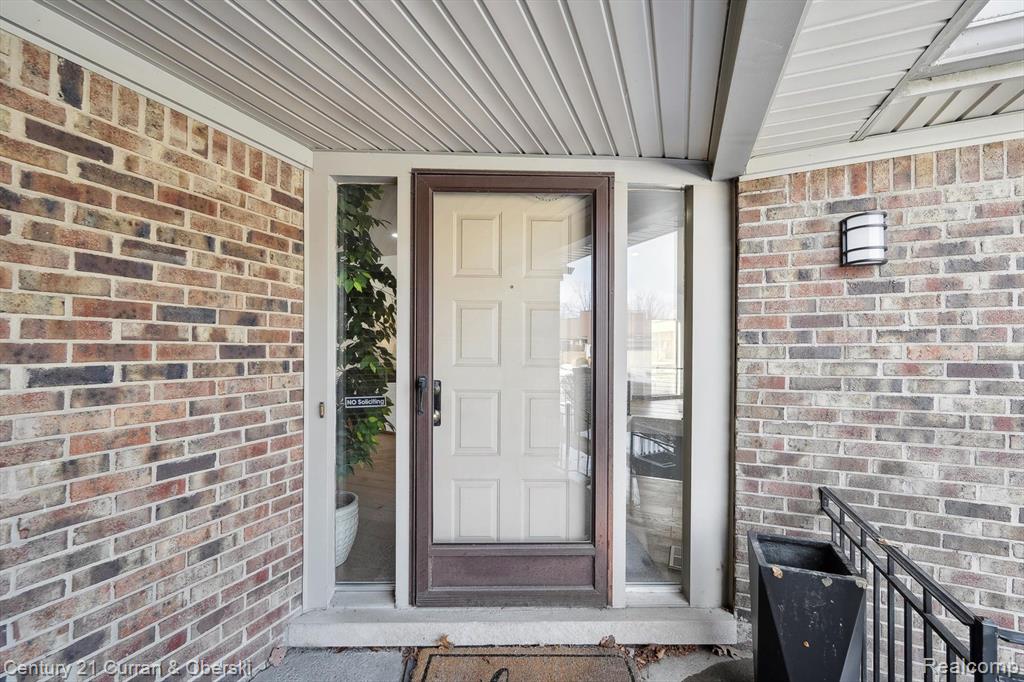 29345 E CHANTICLEER Drive, Southfield, MI 48034 — Photo 6