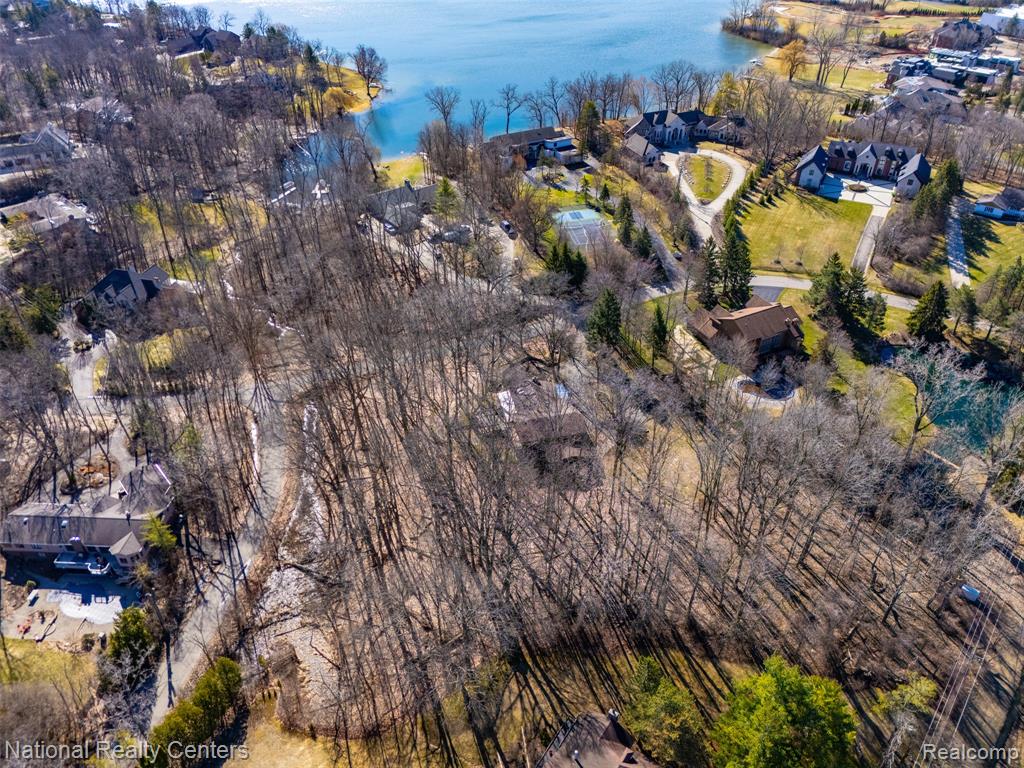 4710 Cove Road, West Bloomfield, MI 48323 — Photo 65