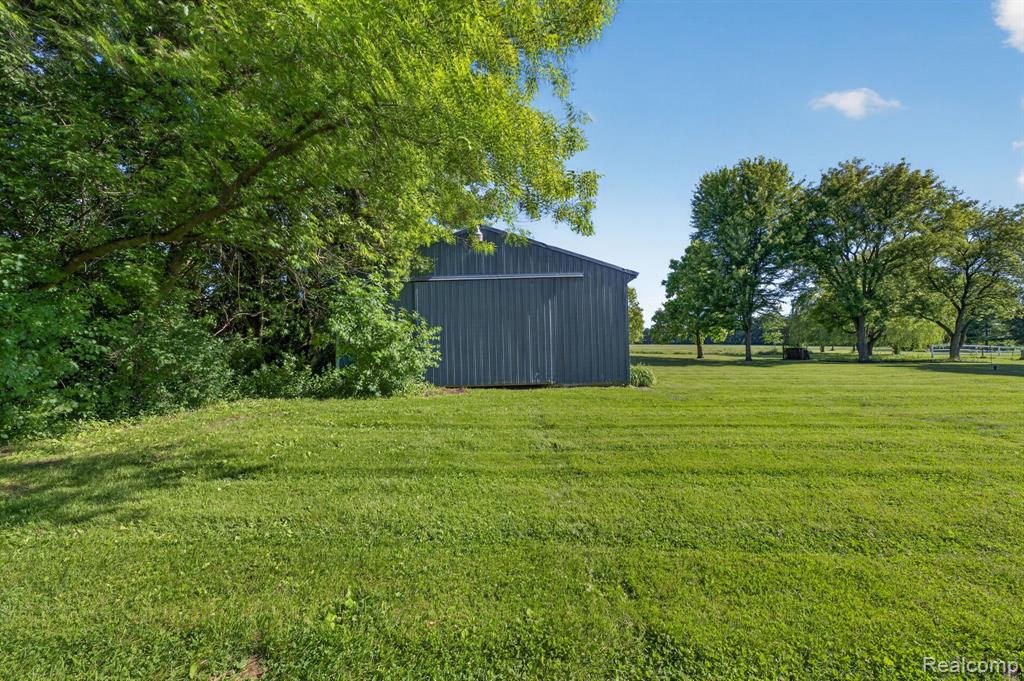 7077 Frances Road, Flushing, MI 48433 — Photo 33