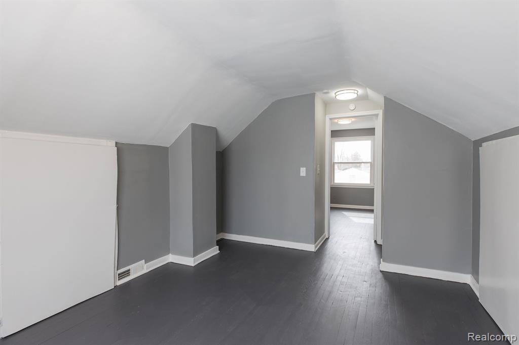 9046 LOUISE Street, Livonia, MI 48150 — Photo 21