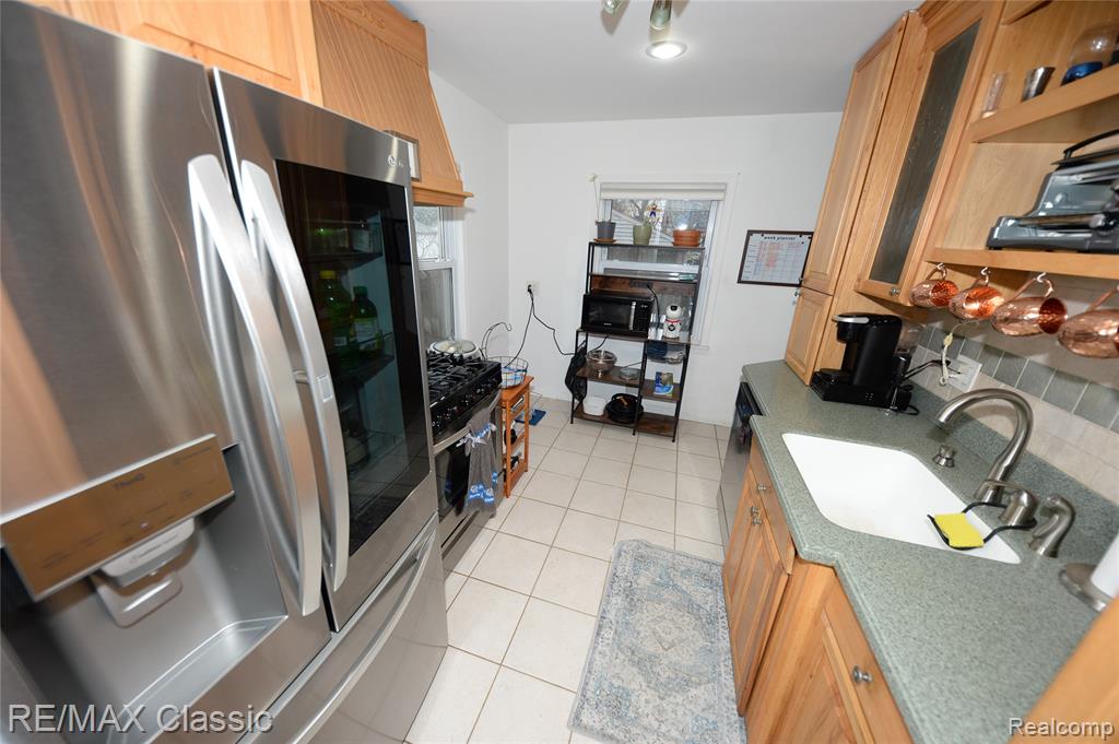 872 E Rowland Avenue, Madison Heights, MI 48071 — Photo 5