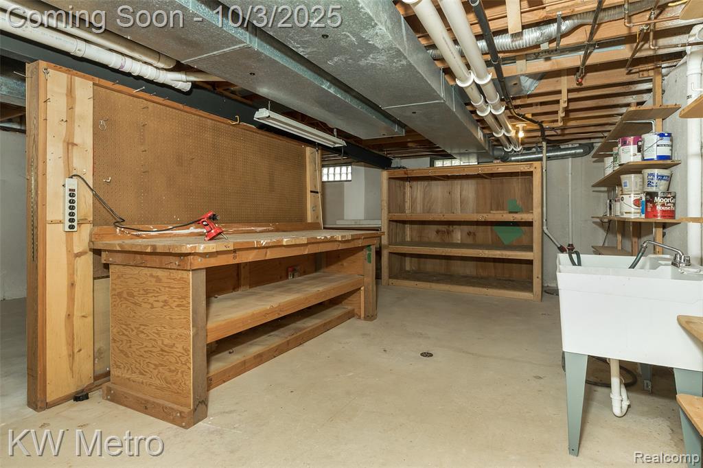 435 Thornridge Court, Rochester Hills, MI 48307 — Photo 40