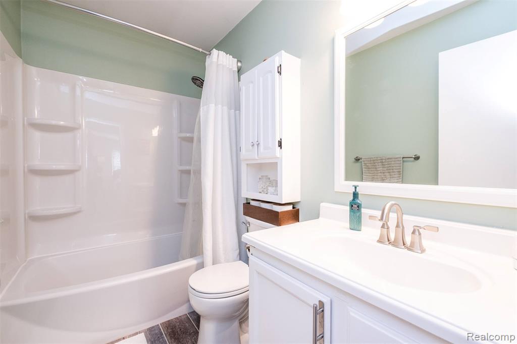 5720 Berkley Drive, Waterford, MI 48327 — Photo 21