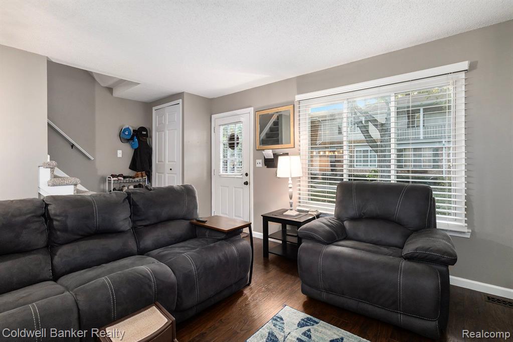 1807 WICKHAM Street, Royal Oak, MI 48073 — Photo 5