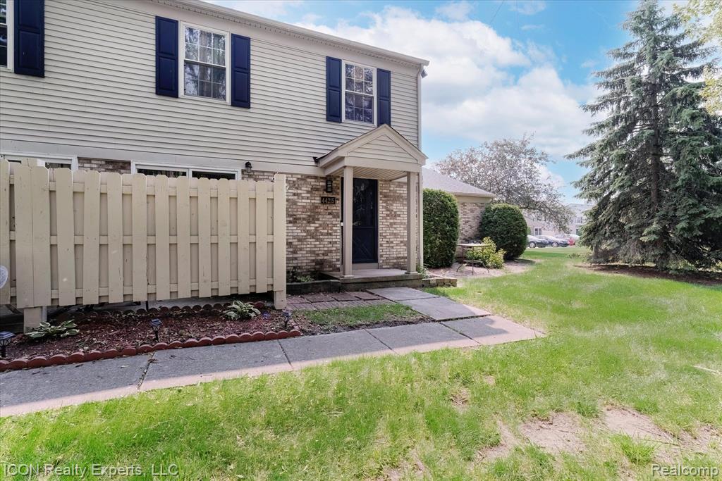 44215 Providence Drive, Clinton Twp, MI 48038 — Photo 3