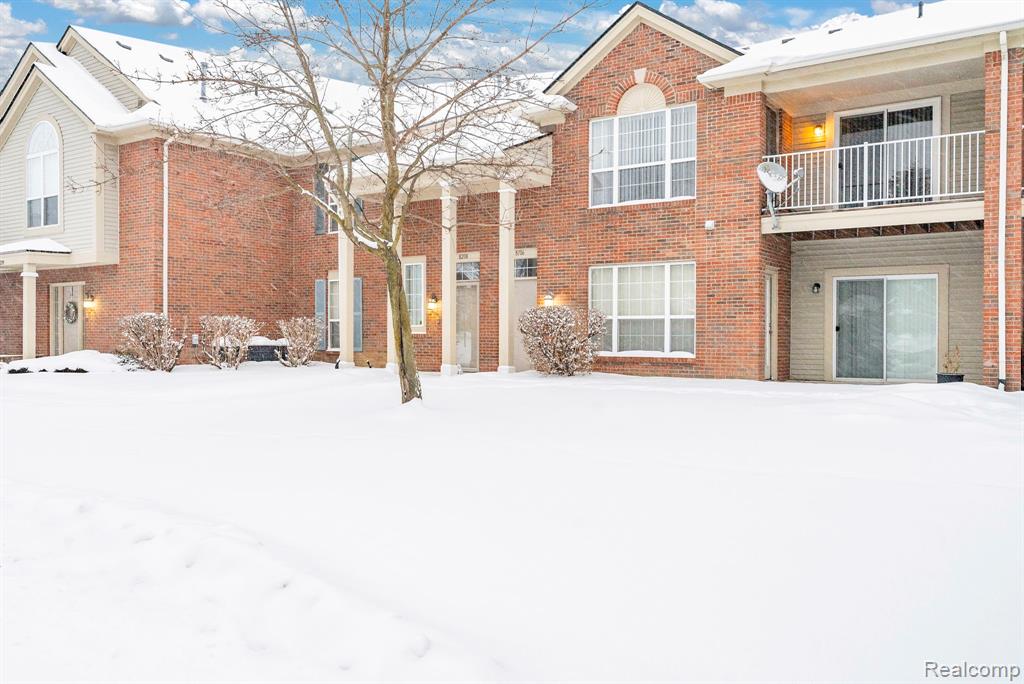 8208 Chesapeake Circle, Walled Lake, MI 48390 — Photo 3