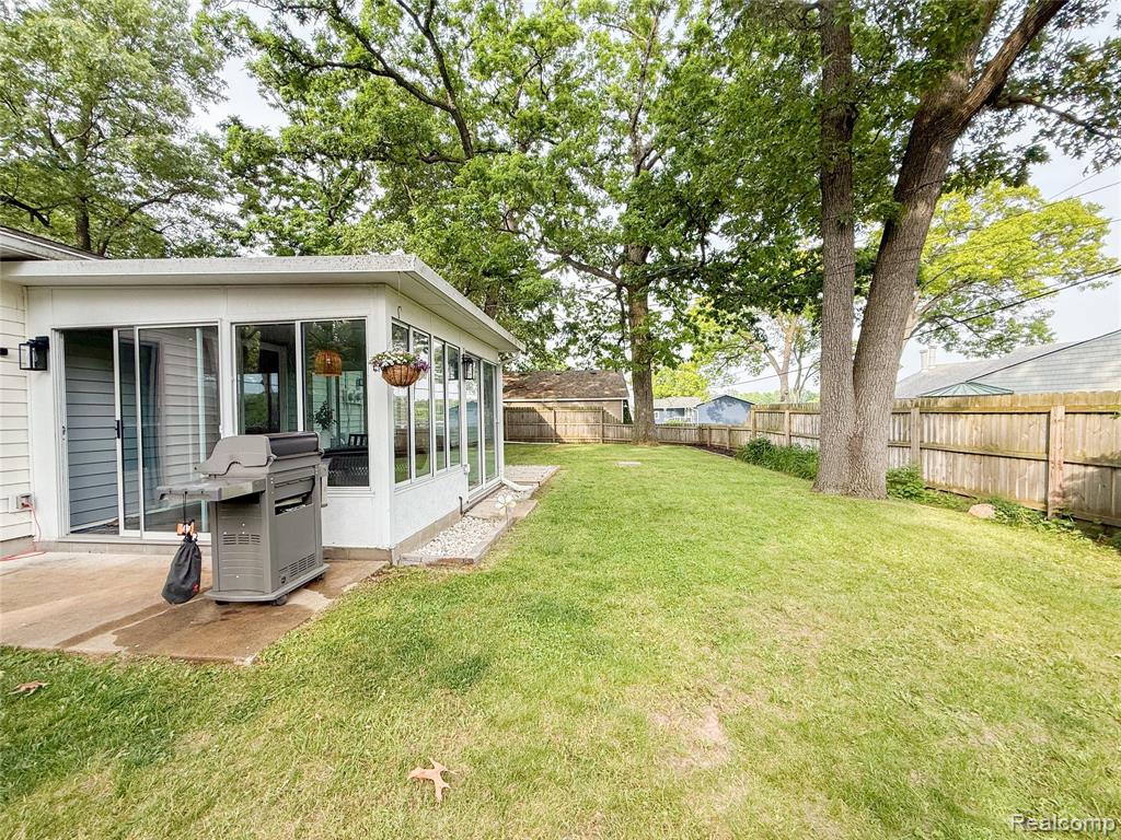 3965 Midland Road E, Waterford, MI 48329 — Photo 22