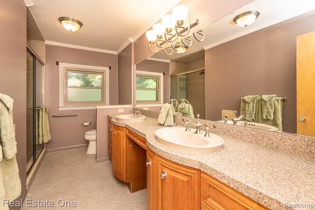 5055 Eastbrook Court, Utica, MI 48316 — Photo 12