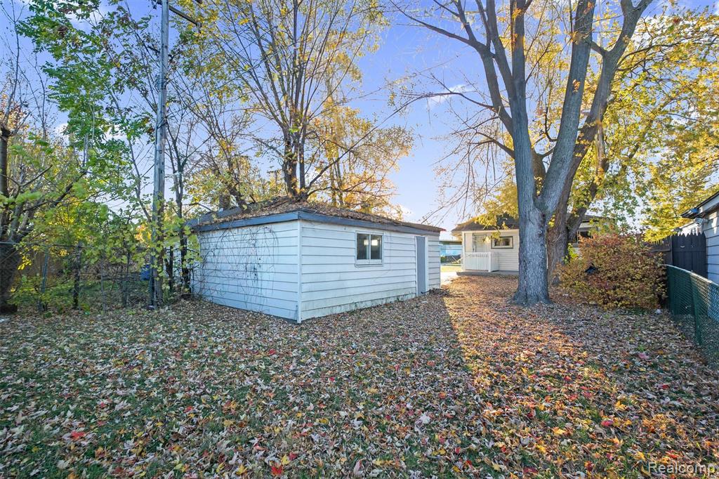 5749 Detroit Street, Dearborn Heights, MI 48125 — Photo 17