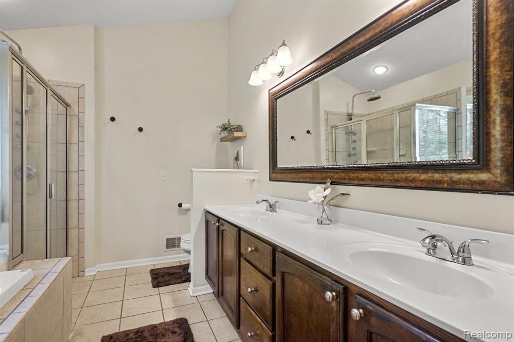 13698 Webbs Shore Drive, Gregory, MI 48137 — Photo 49
