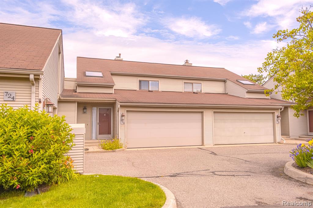 726 HAMILTON, Rochester Hills, MI 48307 — front exterior