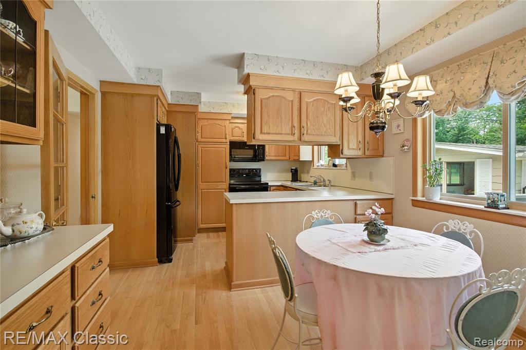 415 Booth Road, Troy, MI 48085 — Photo 17