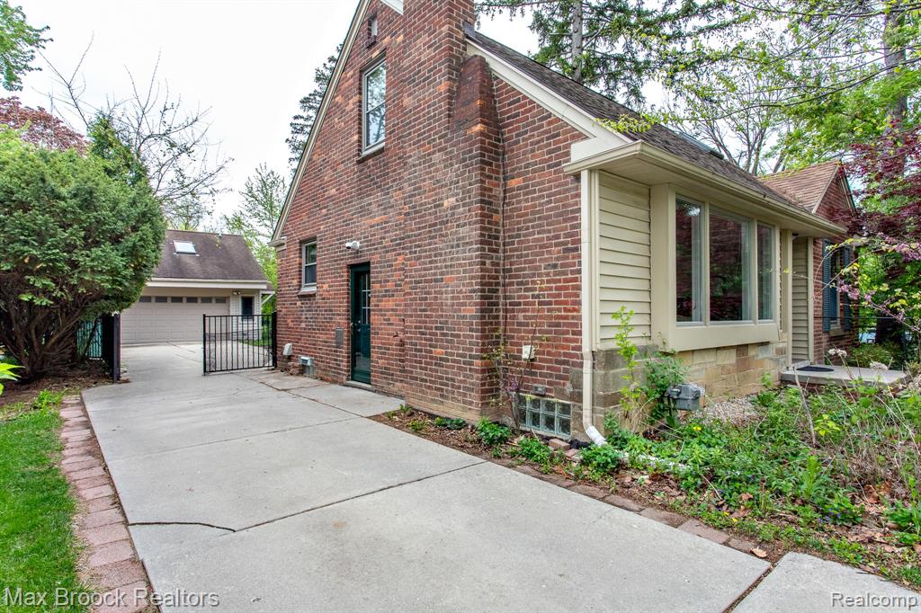 12769 Lasalle Lane, Huntington Woods, MI — Photo 60