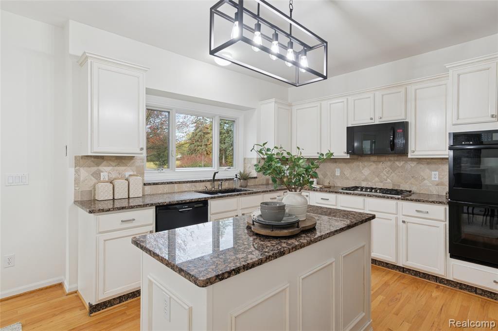 47691 Royal Pointe Drive, Canton, MI 48187 — Photo 19
