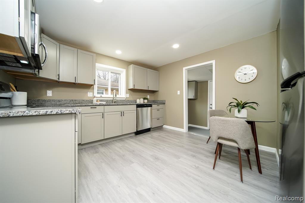 7244 FISHER Avenue, Warren, MI 48091 — Photo 14