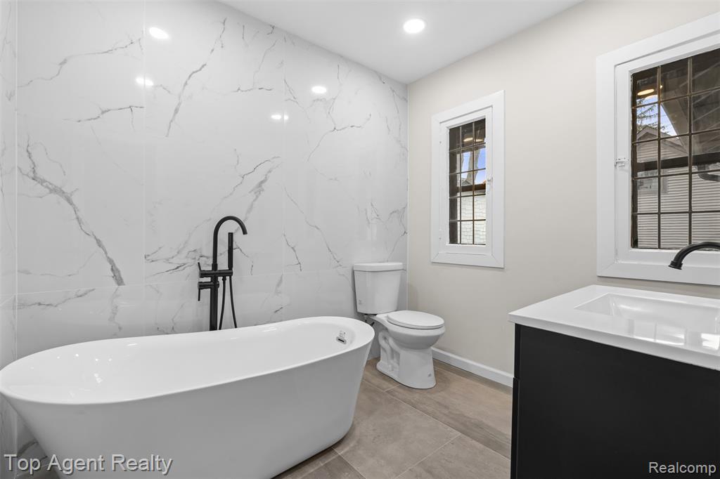784 Barrington Road, Grosse Pointe Park, MI 48230 — Photo 26