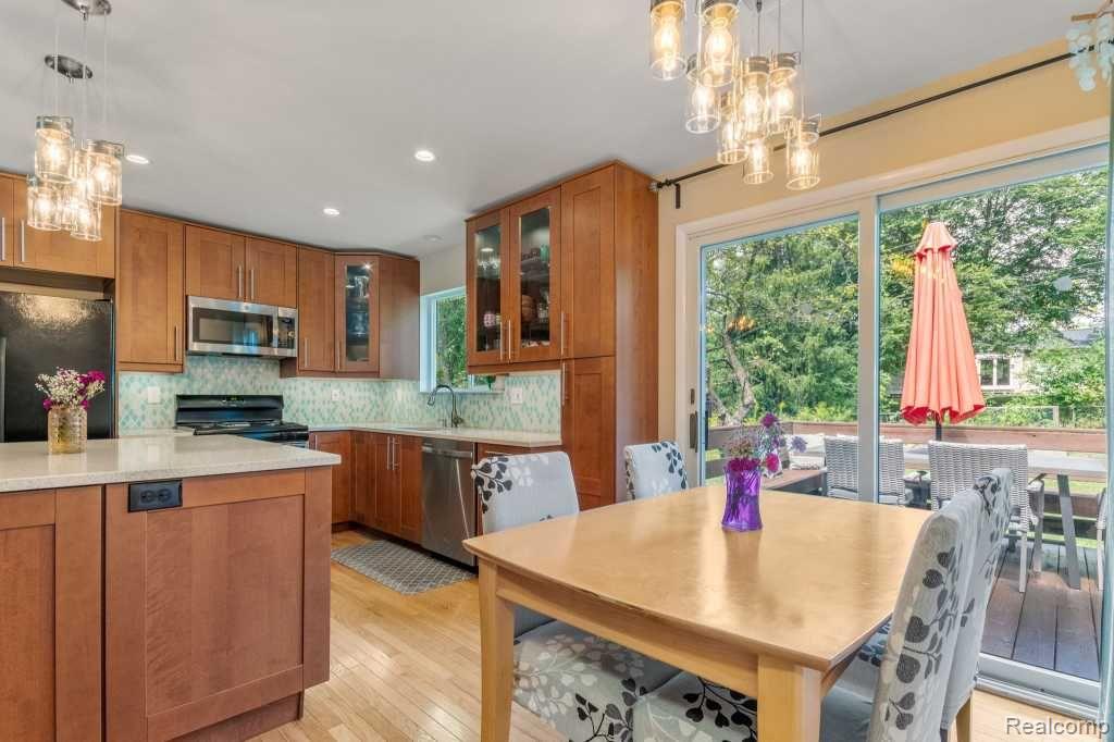 369 LARKSPUR Street, Ann Arbor, MI 48105 — Photo 10