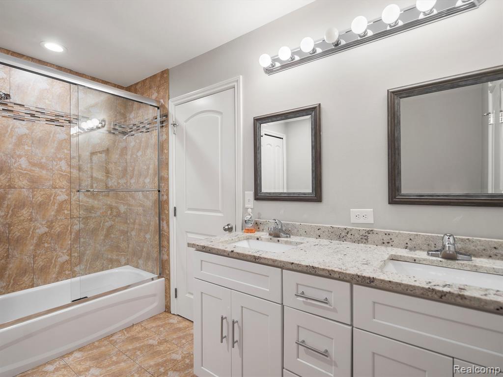 46854 EMERALD CREEK Drive, Shelby Twp, MI 48315 — Photo 38
