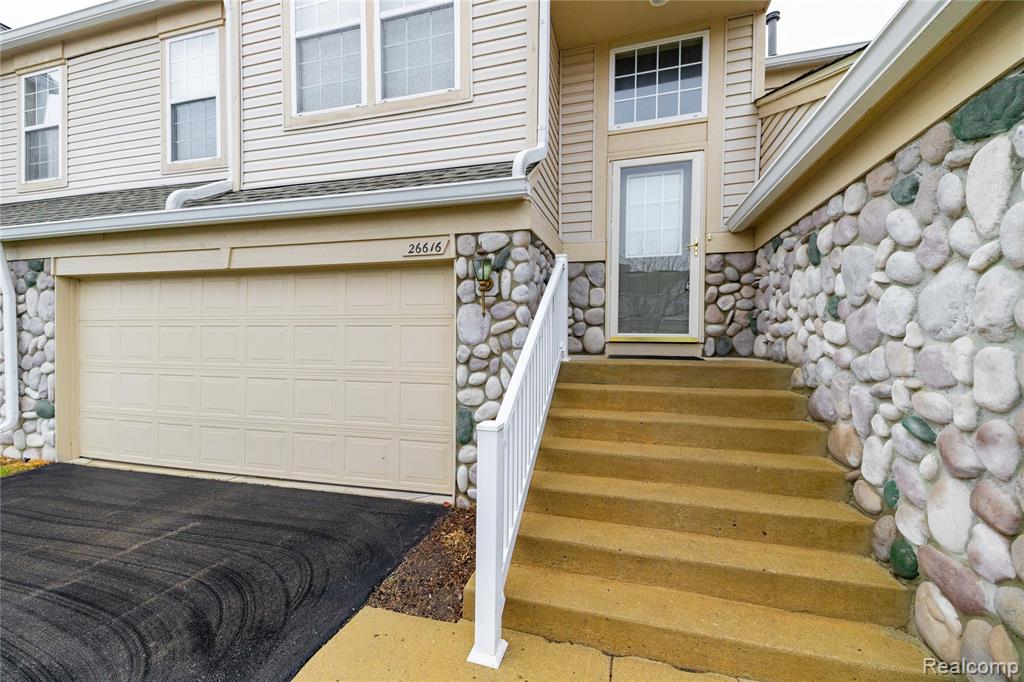 26616 Kirkway Circle, Woodhaven, MI 48183 — Photo 2