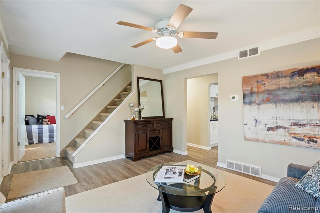 8818 Clippert Street, Taylor, MI 48180 — Photo 9