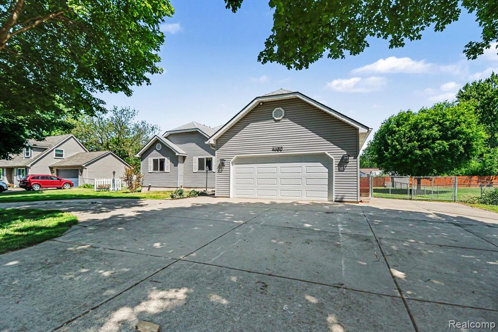 4660 Woodhull Drive, Clarkston, MI — Photo 38