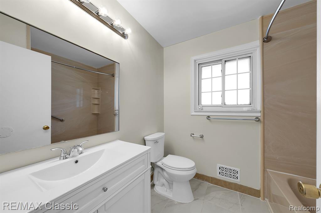 44285 SUFFOLK Court, Canton, MI 48187 — Photo 18