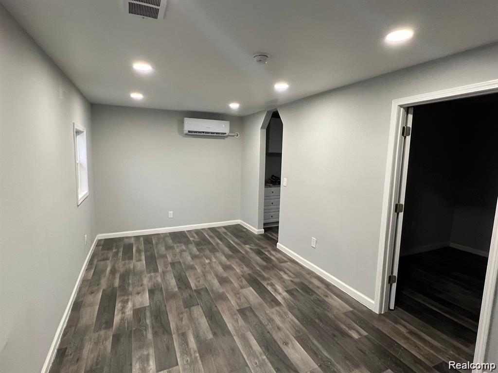 5003 ASHLEY Street, Grosse Pointe, MI 48236 — Photo 5