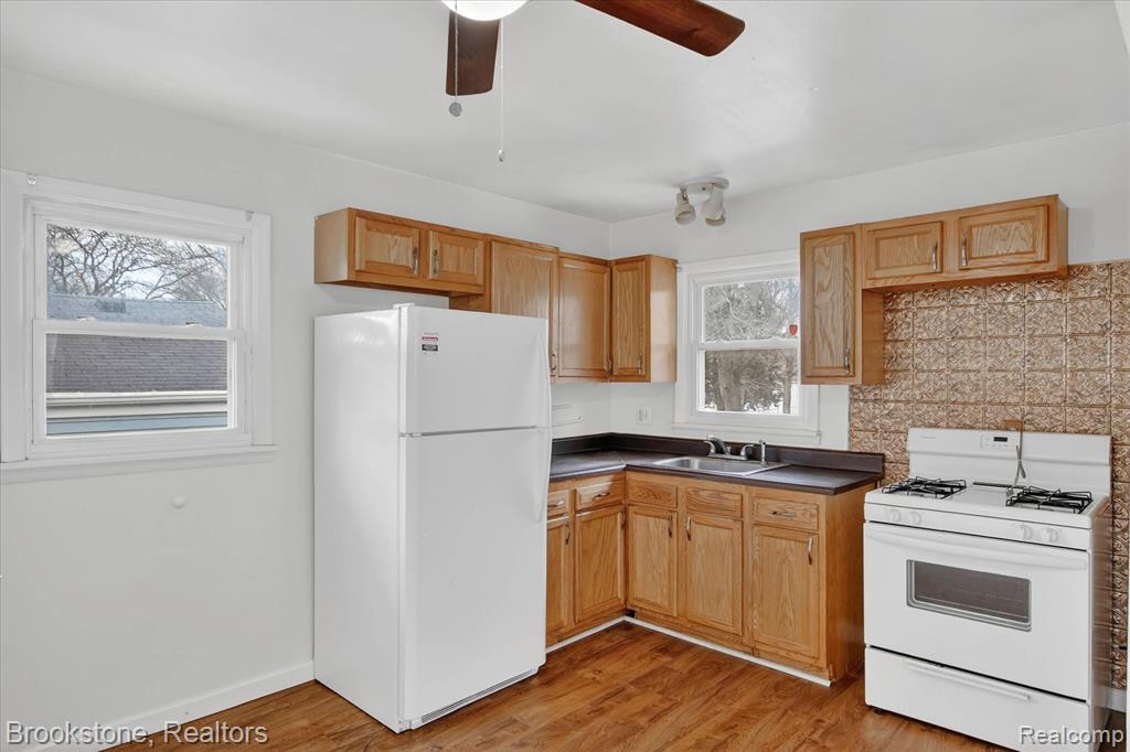 506 Emerson Avenue, Pontiac, MI 48342 — Photo 12