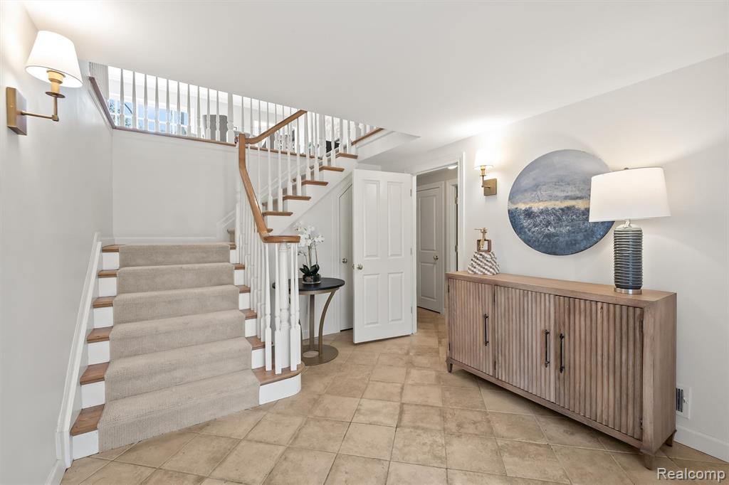 5067 Van Ness Drive, Bloomfield Hills, MI 48302 — Photo 2