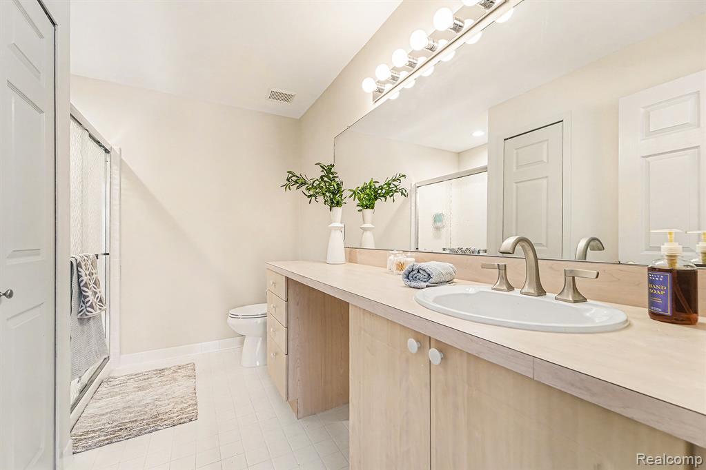 4977 Briarwood Circle, West Bloomfield, MI 48323 — Photo 21