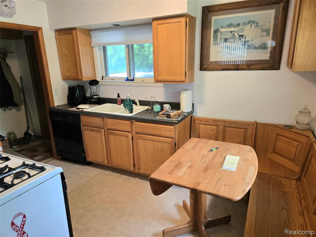 3433 W Mott Avenue, Flint, MI 48504 — Photo 10