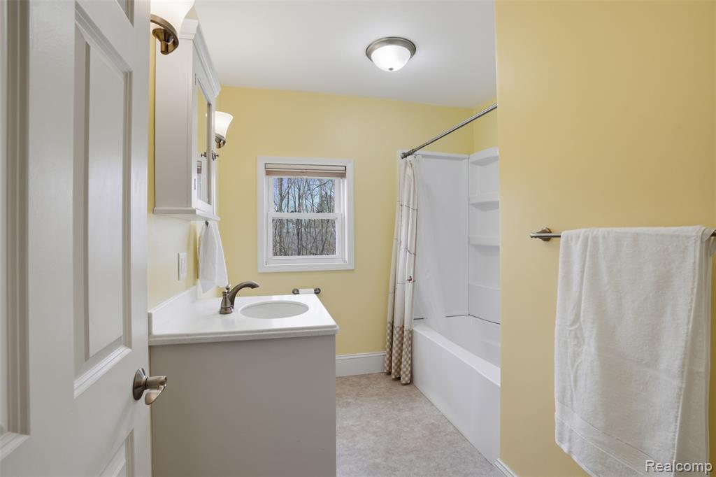 9669 Hadley Road, Clarkston, MI 48348 — Photo 24