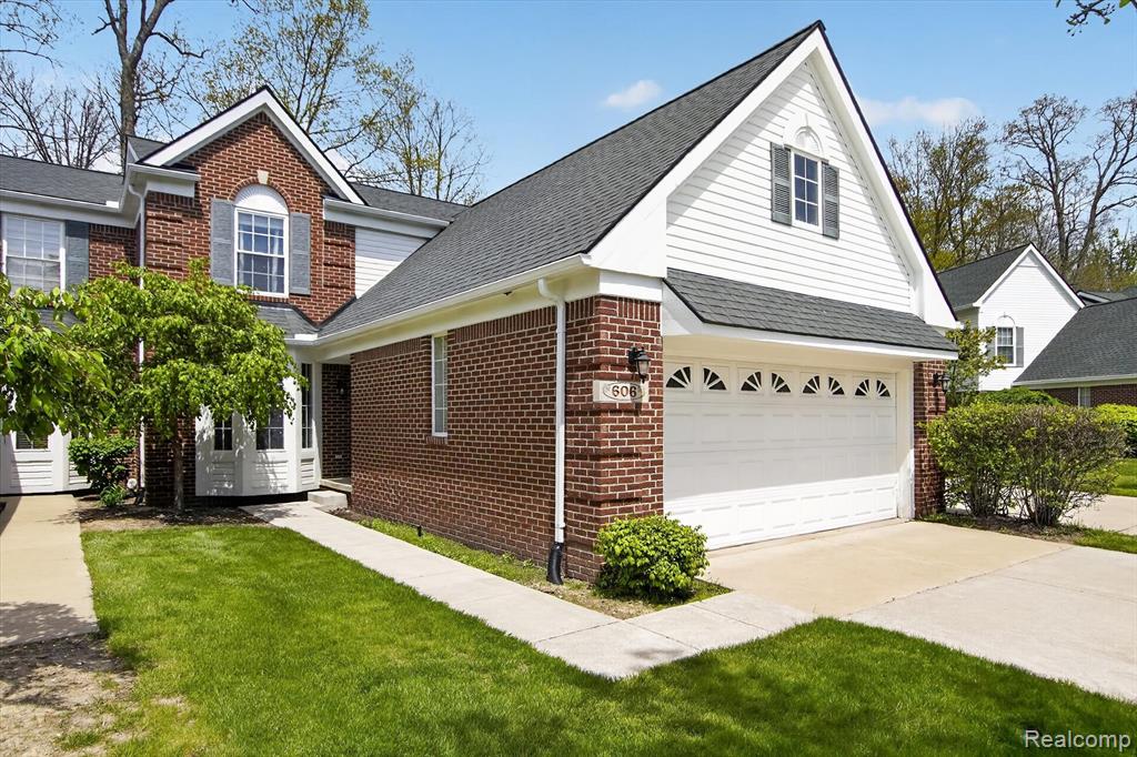 606 Shady Maple Drive, Wixom, MI 48393