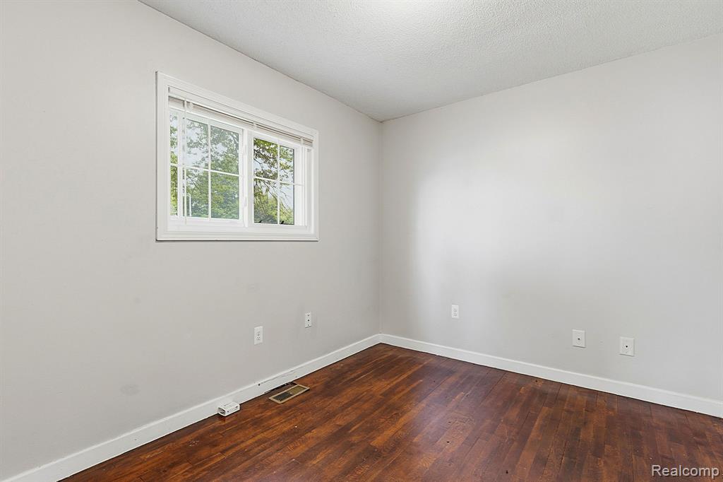 5852 Beech Daly Road, Taylor, MI 48180 — Photo 17