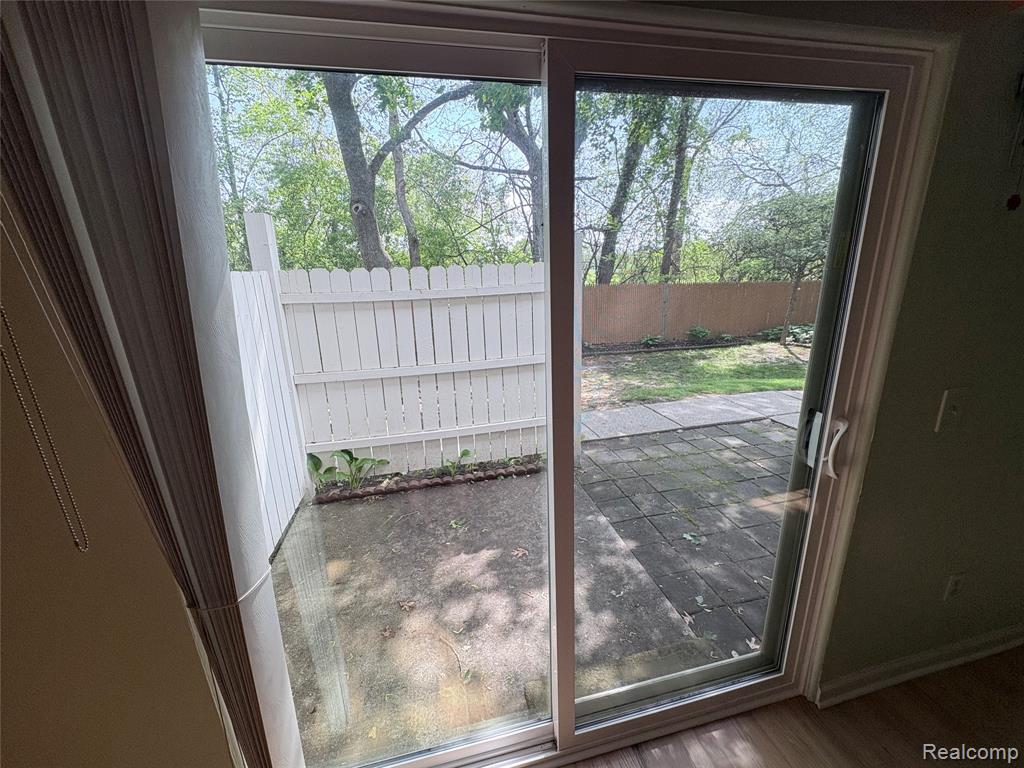 7595 Woodview Drive, Waterford, MI 48327 — Photo 20