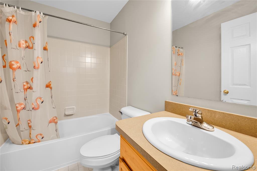 10104 Jasmine Drive, Walled Lake, MI 48390 — Photo 12