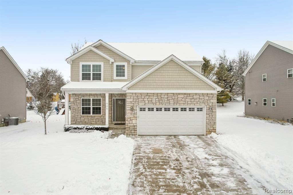 945 RIVER ROCK Drive, Holly, MI 48442 — front exterior