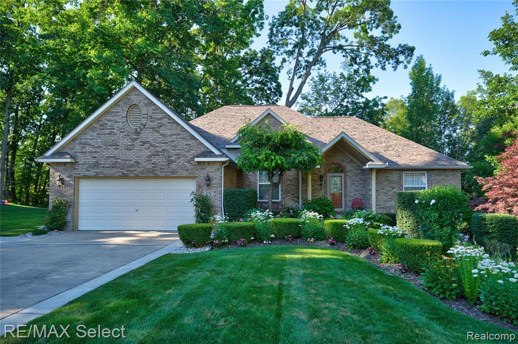4278 Springwood Court, Fenton, MI 48430 — Photo 2