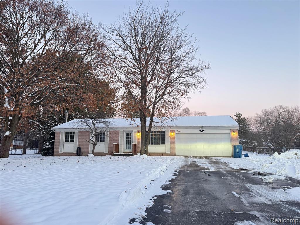 869 Cedar Bay Court, White Lake, MI — front exterior