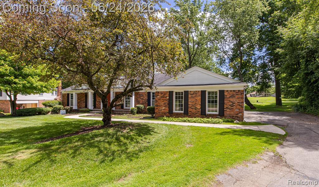 710 Basswood Drive, Rochester Hills, MI 48309 — Photo 2