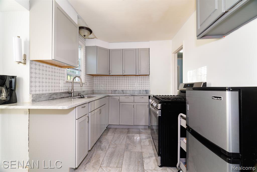 6001 WARWICK Street, Detroit, MI 48228 — Photo 14