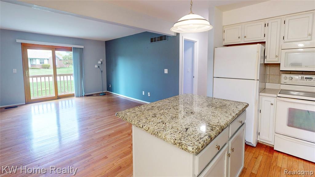 15769 Balfour Drive, 22, Macomb, MI 48044 — Photo 5